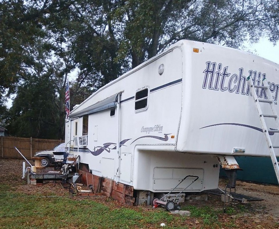 The Nose of the Camper. Here you can clearly see the camper logo